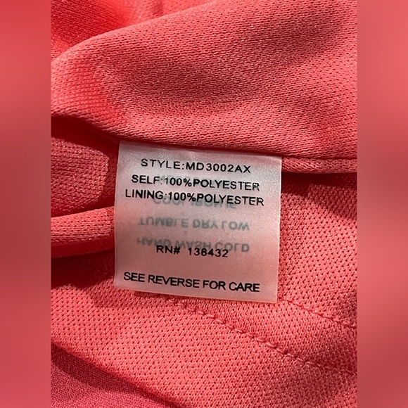 Elegant Red Sleeveless Dress - Picture 9 of 10